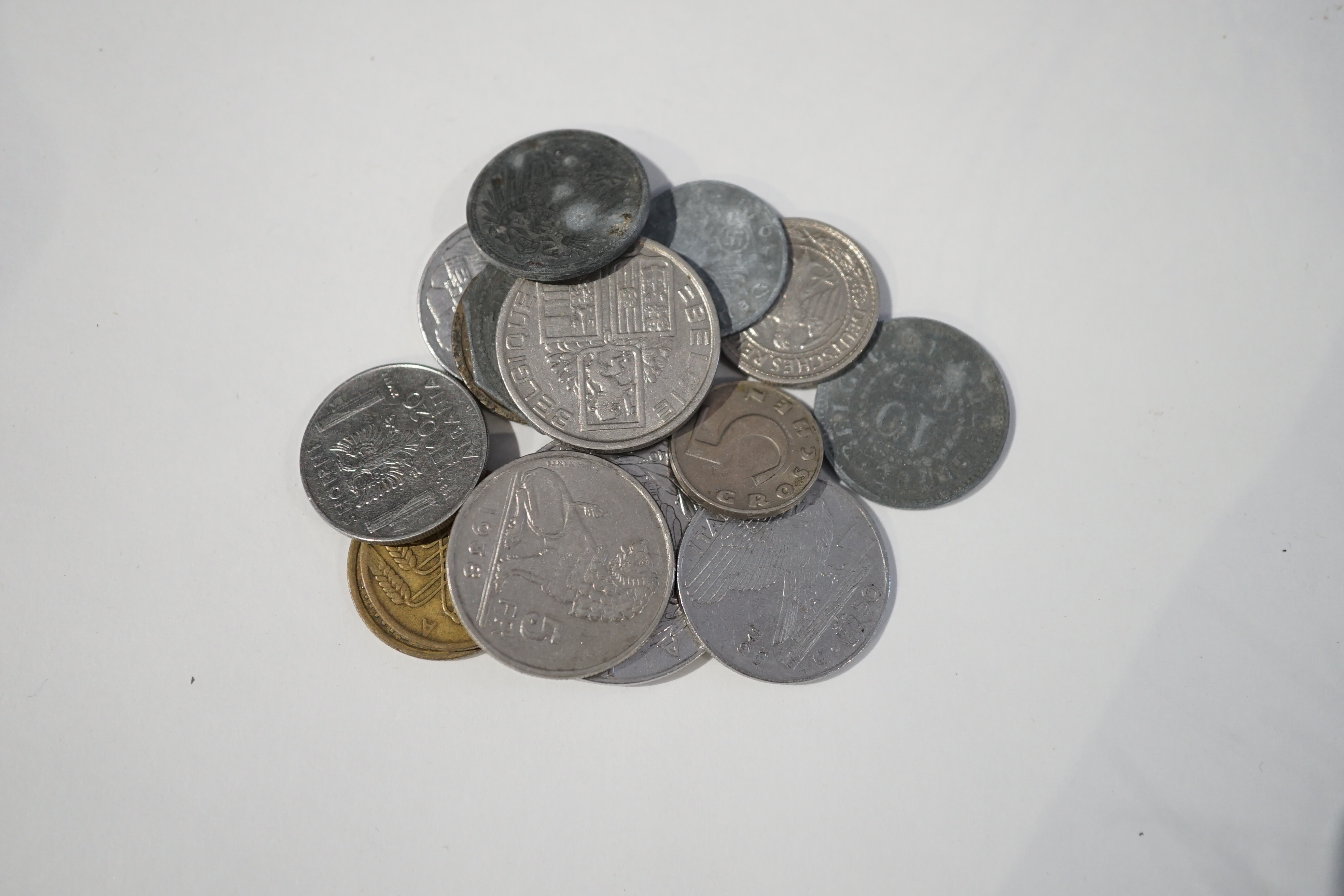British coins, George III to Elizabeth II, a large quantity of loose coins, including George III copper coins such as 1797 Soho twopence, the majority pre-decimal ranging from two shillings to pennies including pre 1947